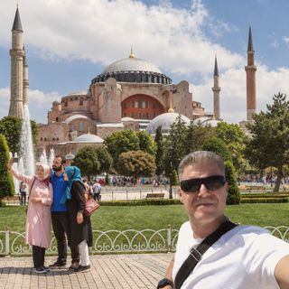 Cristóbal Cordero ante Santa Sofía, en Estambul